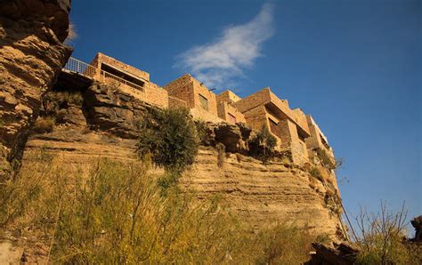  Dera Ghazi Khan Fort: A Majestic Beacon of History and Timeless Beauty!